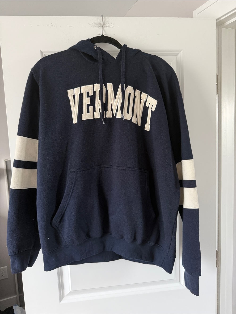 📌3 for $20📌Vermont Hoodie size XL